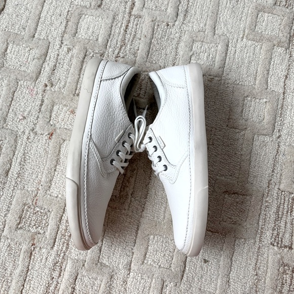 NIB Clark’s Pebbled Leather Lace-up Sneakers - Picture 4 of 7